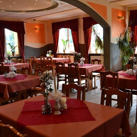 Hotel I Restauracja Jaskolka Alojzow Екстериор снимка